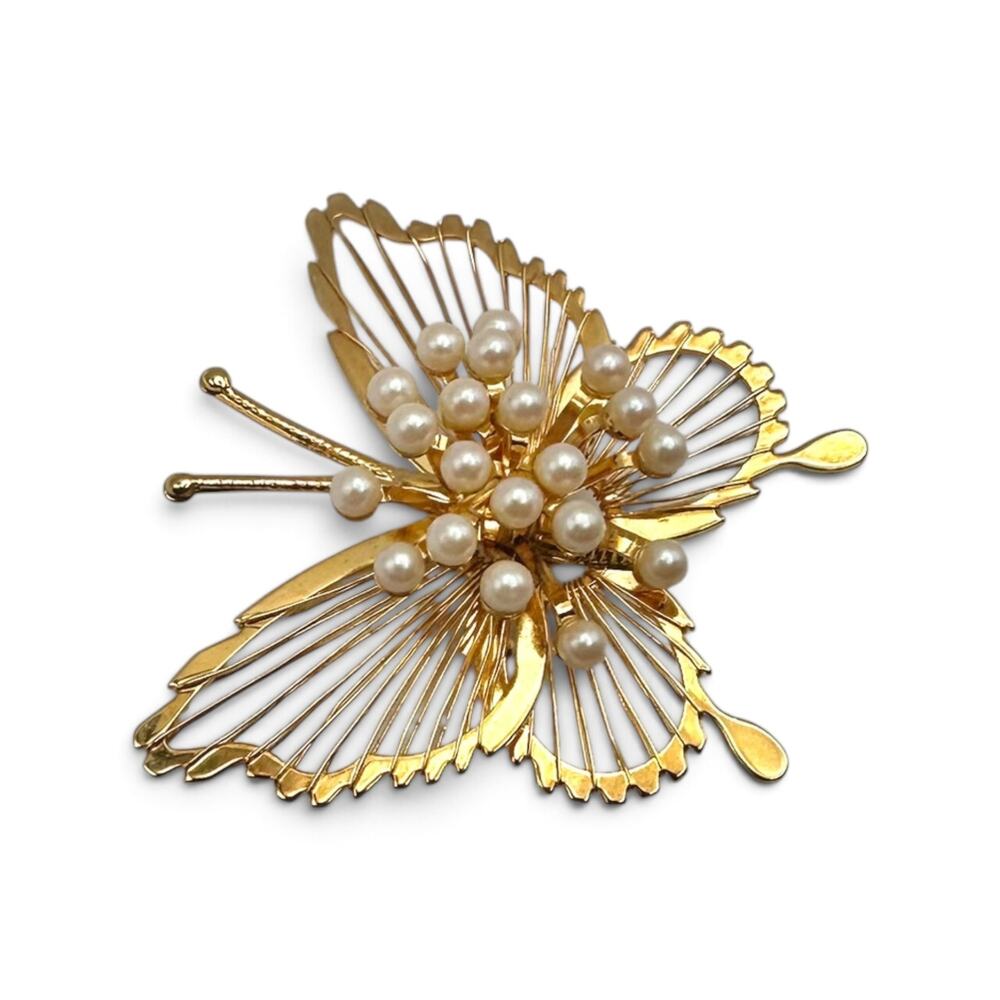 Vintage Butterfly Brooch Gold Tone Openwork Faux Pearl Dimensional Costume Pin - Picture 2 of 3